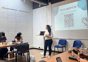 Nathalie Bouvier en cours d'animation d'un atelier pour professionnels